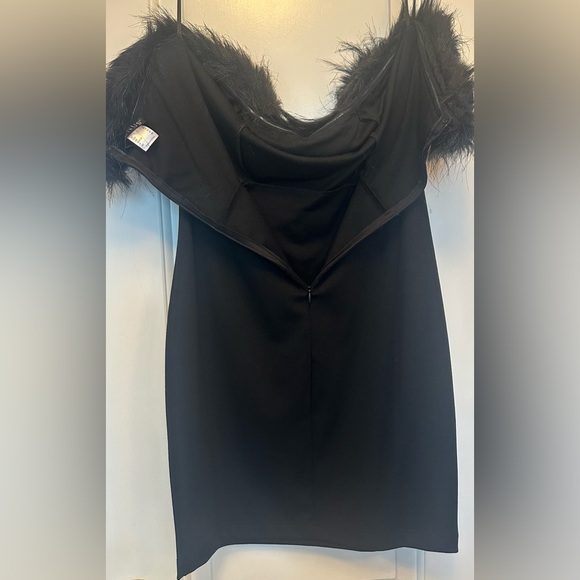 VENUS Size 4 Black Strapless Bodycon Mini Cocktail Dress with Faux Fur Accent - Picture 4 of 9